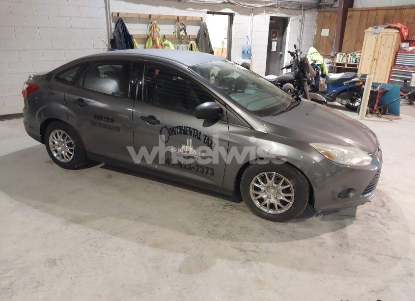2014 Ford Focus S (VIN 1FADP3E27EL215413) main photo