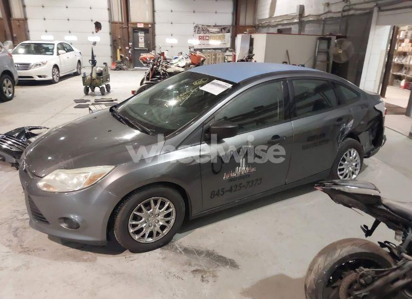 Photo 2 of 2014 Ford Focus S (VIN 1FADP3E27EL215413)