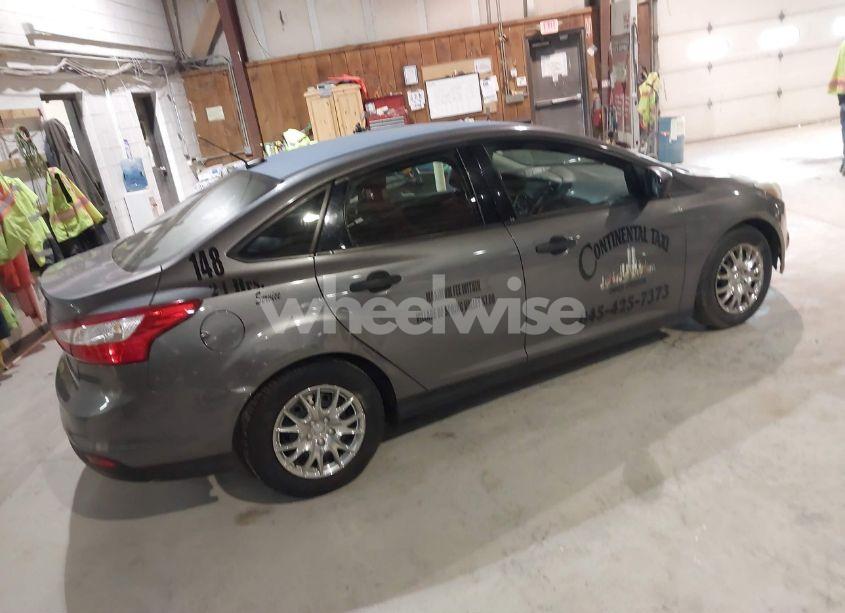 Photo 4 of 2014 Ford Focus S (VIN 1FADP3E27EL215413)