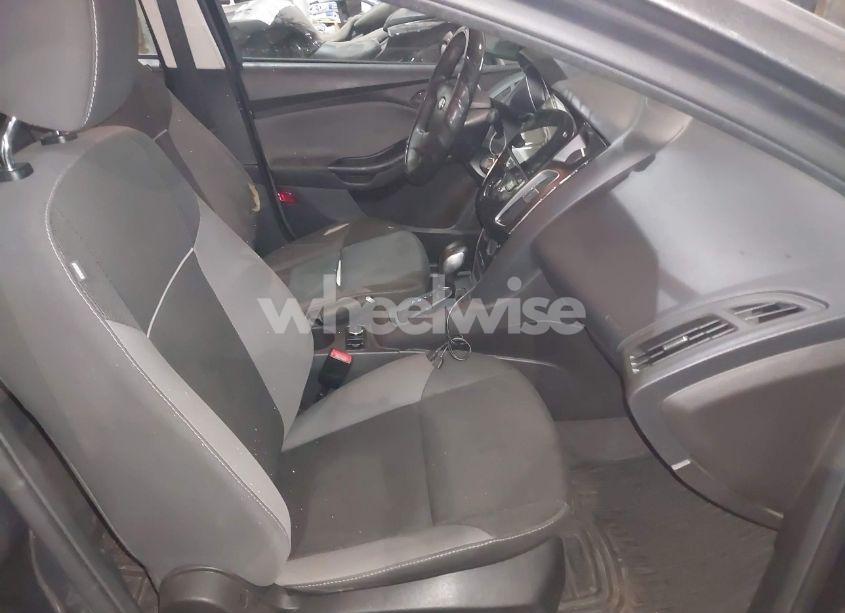 Photo 5 of 2014 Ford Focus S (VIN 1FADP3E27EL215413)