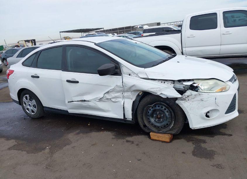 Photo 13 of 2014 Ford Focus S (VIN 1FADP3E27EL264191)