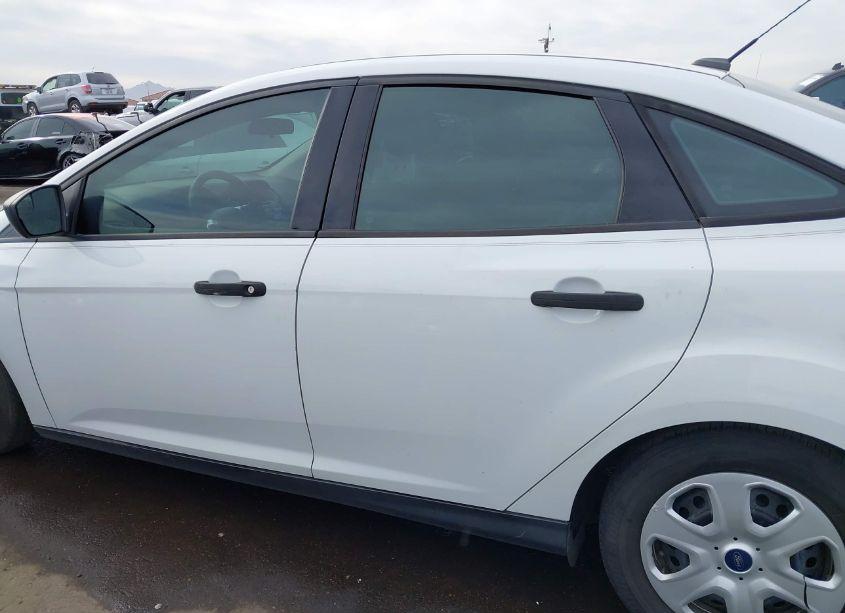 Photo 14 of 2014 Ford Focus S (VIN 1FADP3E27EL264191)