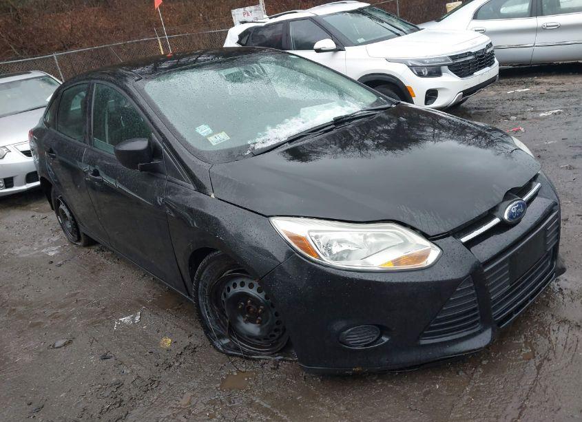 2014 Ford Focus S (VIN 1FADP3E27EL338192) main photo