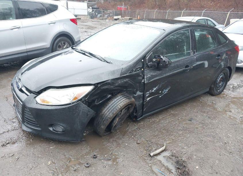 Photo 2 of 2014 Ford Focus S (VIN 1FADP3E27EL338192)