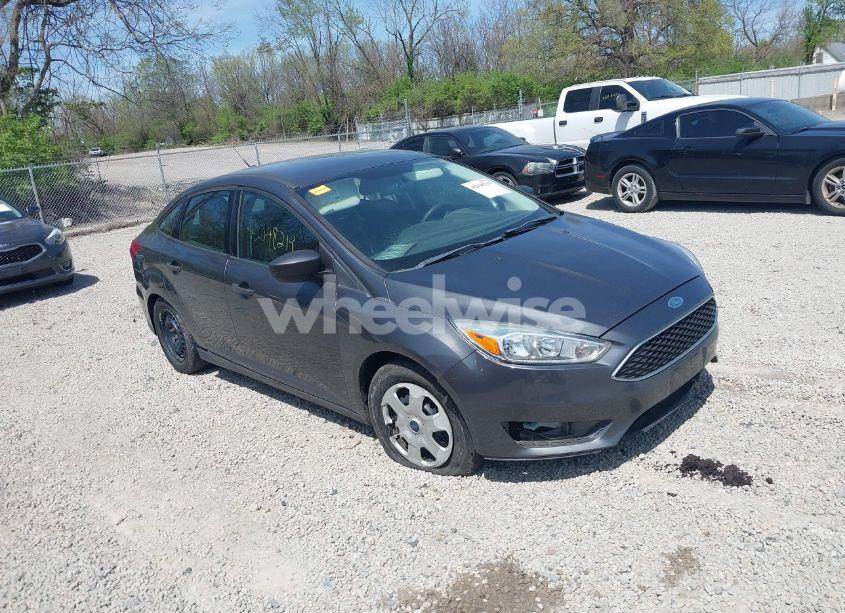 2015 Ford Focus S (VIN 1FADP3E27FL204784) main photo