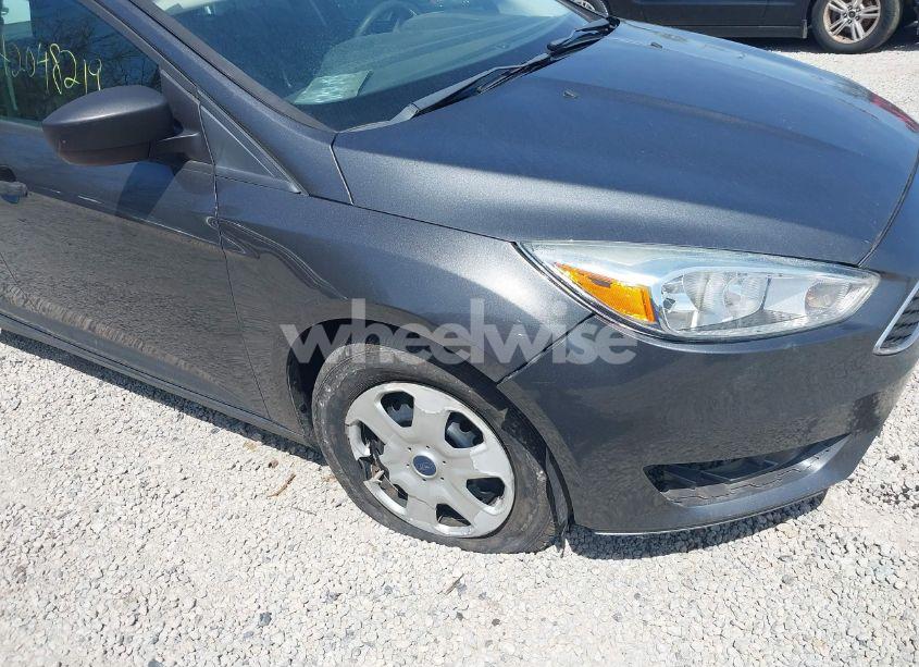 Photo 16 of 2015 Ford Focus S (VIN 1FADP3E27FL204784)
