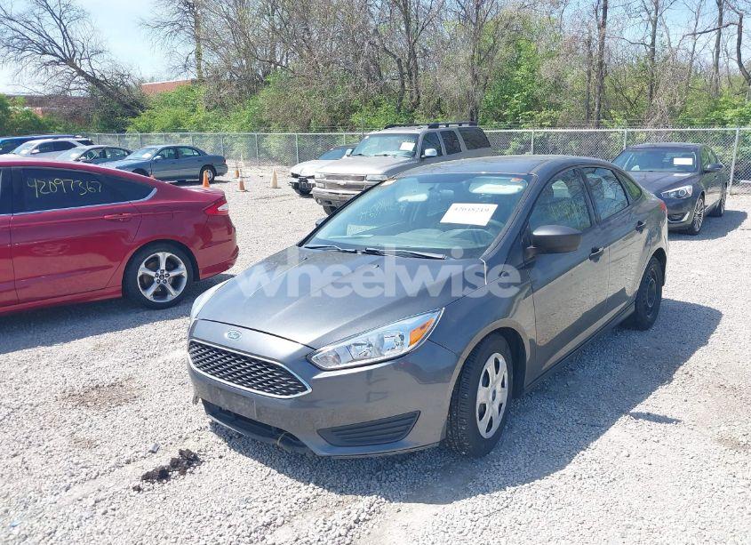 Photo 2 of 2015 Ford Focus S (VIN 1FADP3E27FL204784)