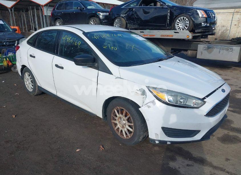 2015 Ford Focus S (VIN 1FADP3E27FL259820) main photo