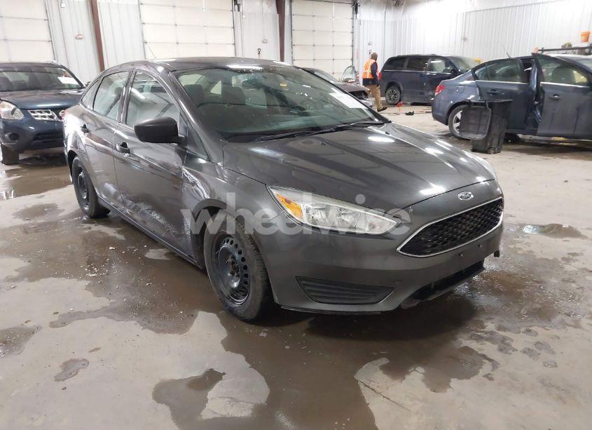 2015 Ford Focus S (VIN 1FADP3E27FL313990) main photo