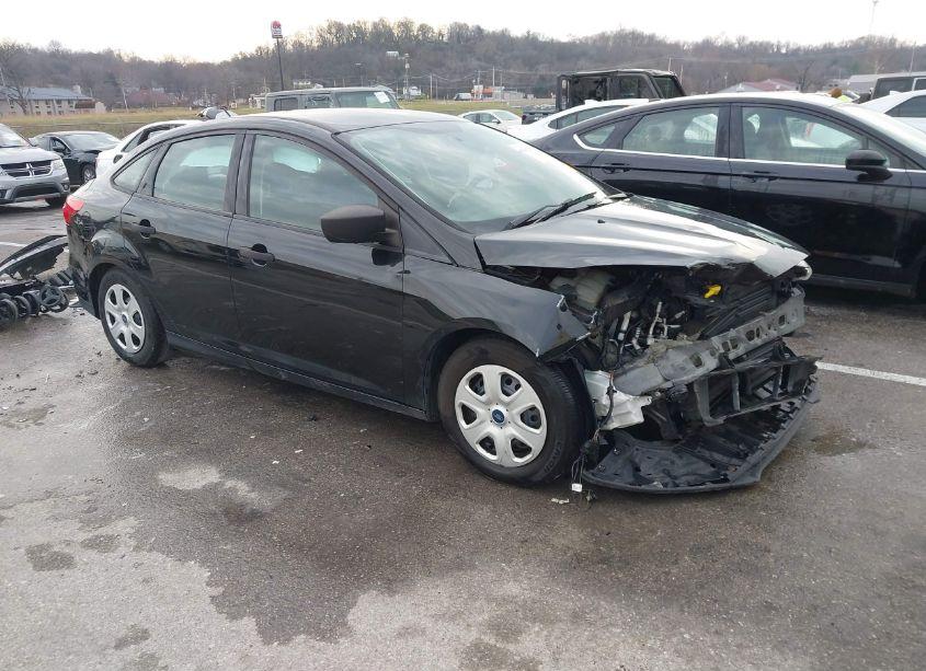 2015 Ford Focus S (VIN 1FADP3E27FL346262) main photo