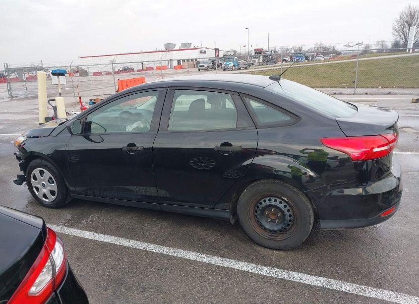Photo 15 of 2015 Ford Focus S (VIN 1FADP3E27FL346262)