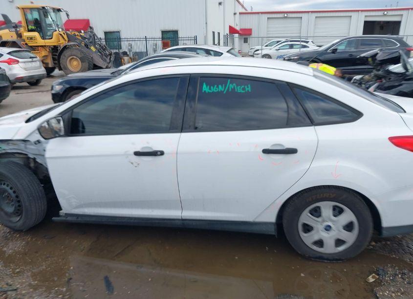 Photo 15 of 2016 Ford Focus S (VIN 1FADP3E27GL262492)