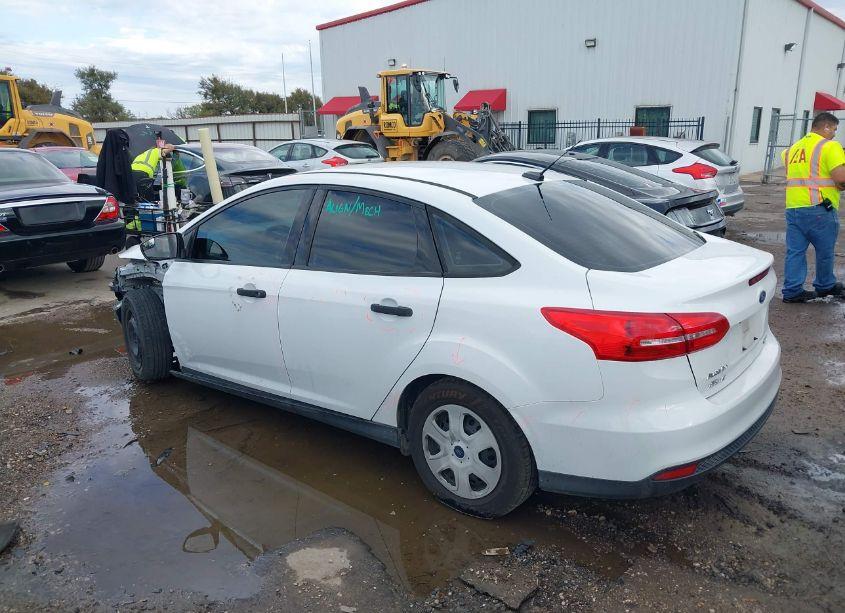 Photo 3 of 2016 Ford Focus S (VIN 1FADP3E27GL262492)