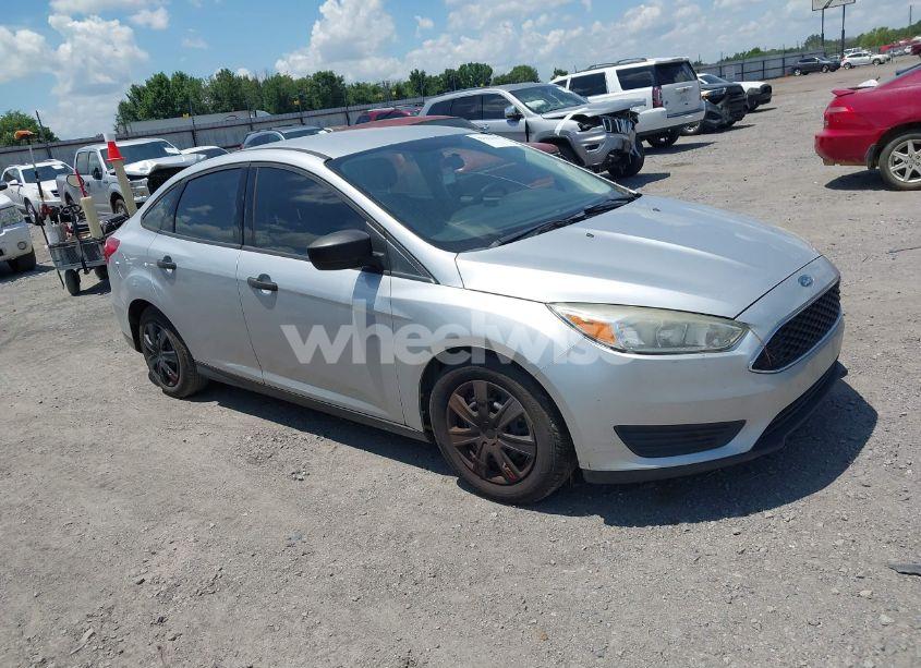 2016 Ford Focus S (VIN 1FADP3E27GL266221) main photo
