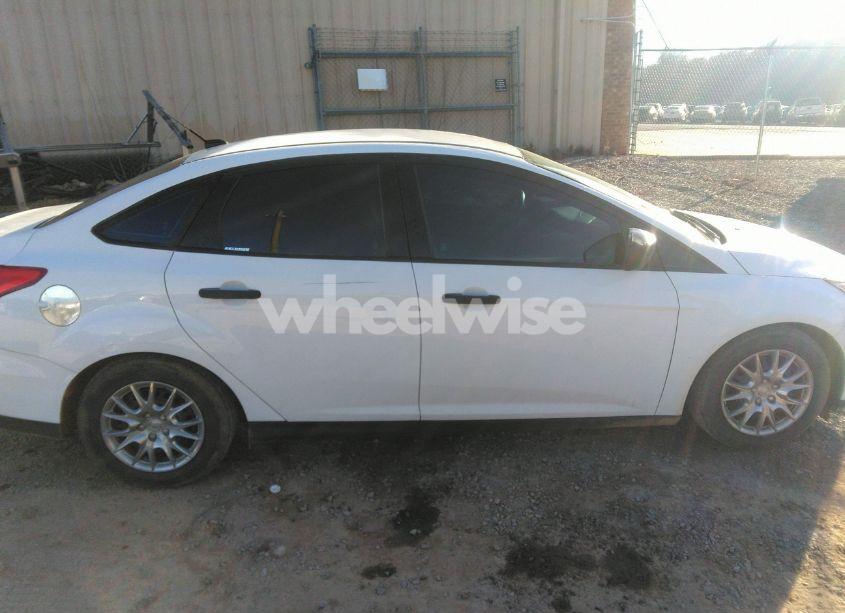 Photo 13 of 2016 Ford Focus S (VIN 1FADP3E27GL266493)