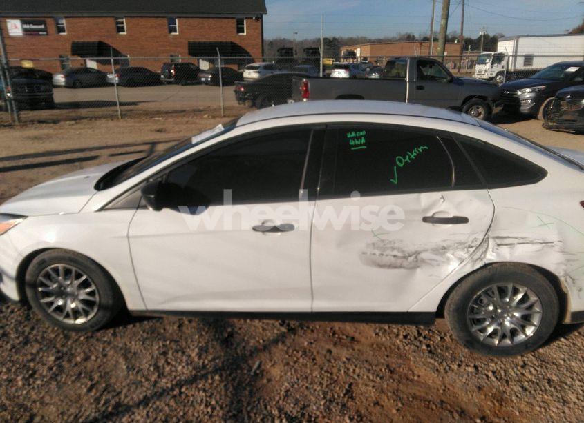 Photo 14 of 2016 Ford Focus S (VIN 1FADP3E27GL266493)