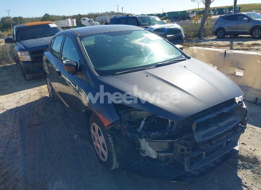 2017 Ford Focus S (VIN 1FADP3E27HL202357) main photo