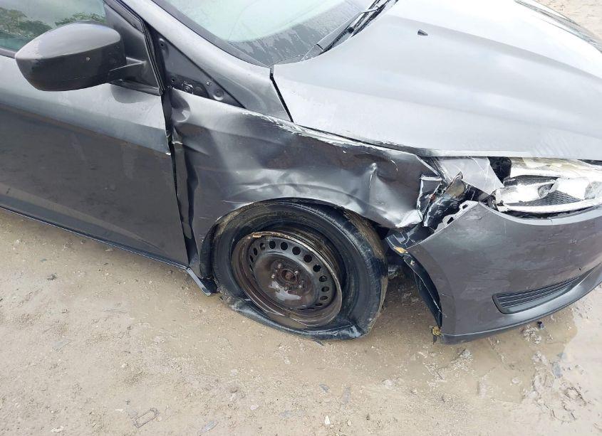 Photo 6 of 2017 Ford Focus S (VIN 1FADP3E27HL203508)