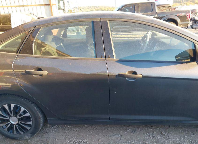 Photo 14 of 2017 Ford Focus S (VIN 1FADP3E27HL214296)