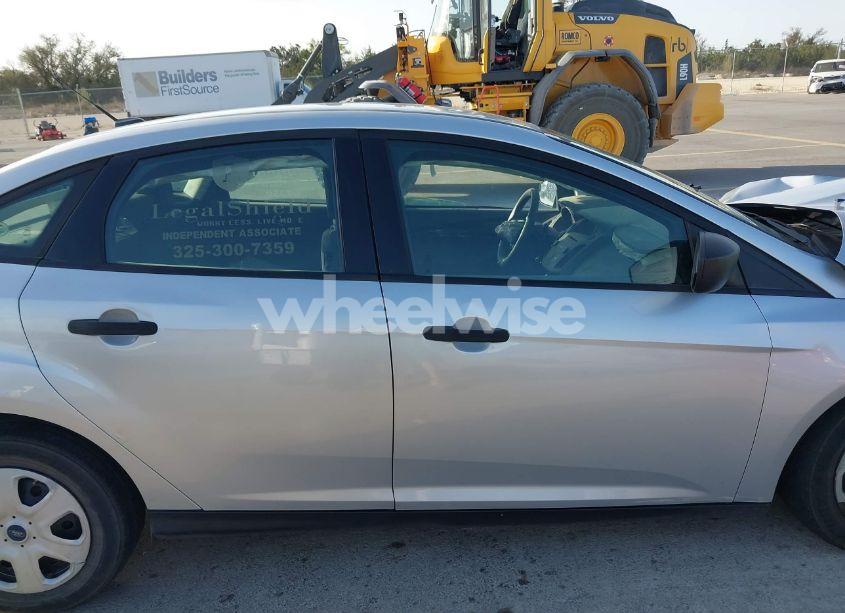 Photo 14 of 2017 Ford Focus S (VIN 1FADP3E27HL229803)