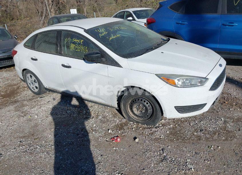 2017 Ford Focus S (VIN 1FADP3E27HL256886) main photo