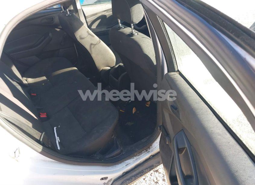 Photo 8 of 2017 Ford Focus S (VIN 1FADP3E27HL256886)