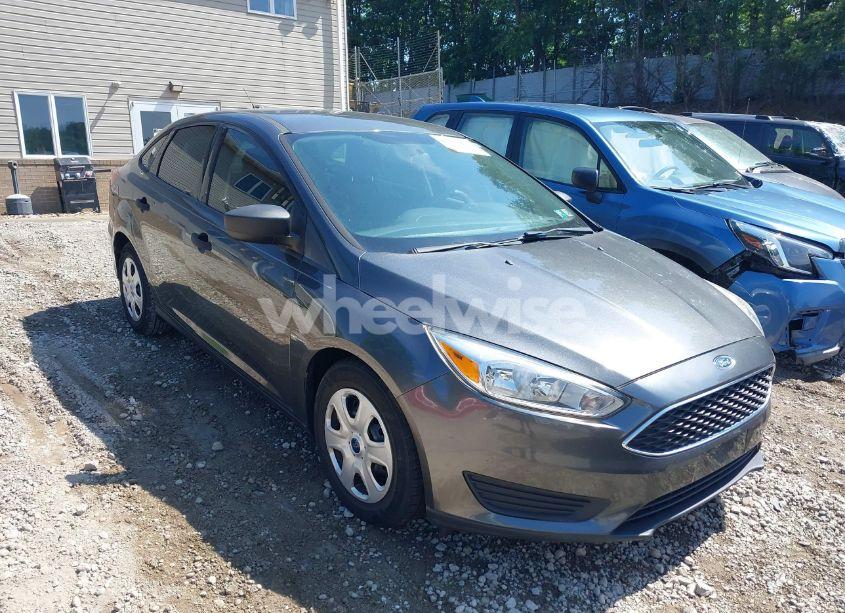 2017 Ford Focus S (VIN 1FADP3E27HL348287) main photo
