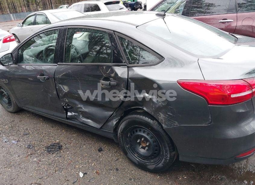 Photo 6 of 2018 Ford Focus S (VIN 1FADP3E27JL215177)