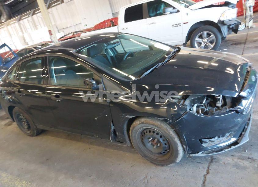 Photo 13 of 2018 Ford Focus S (VIN 1FADP3E27JL313643)