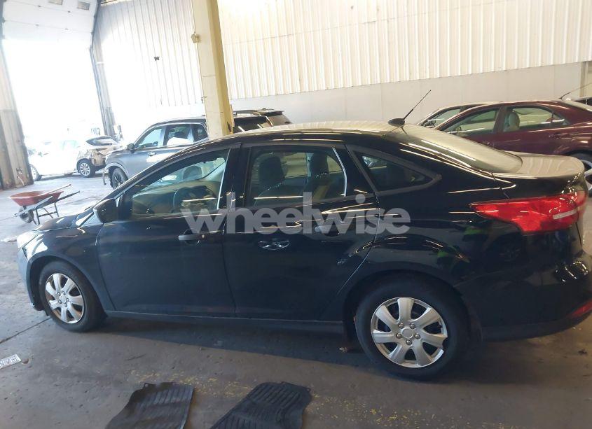 Photo 14 of 2018 Ford Focus S (VIN 1FADP3E27JL313643)