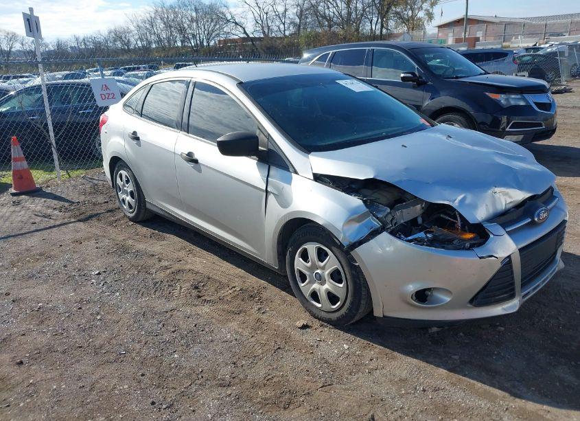 2013 Ford Focus S (VIN 1FADP3E28DL380420) main photo