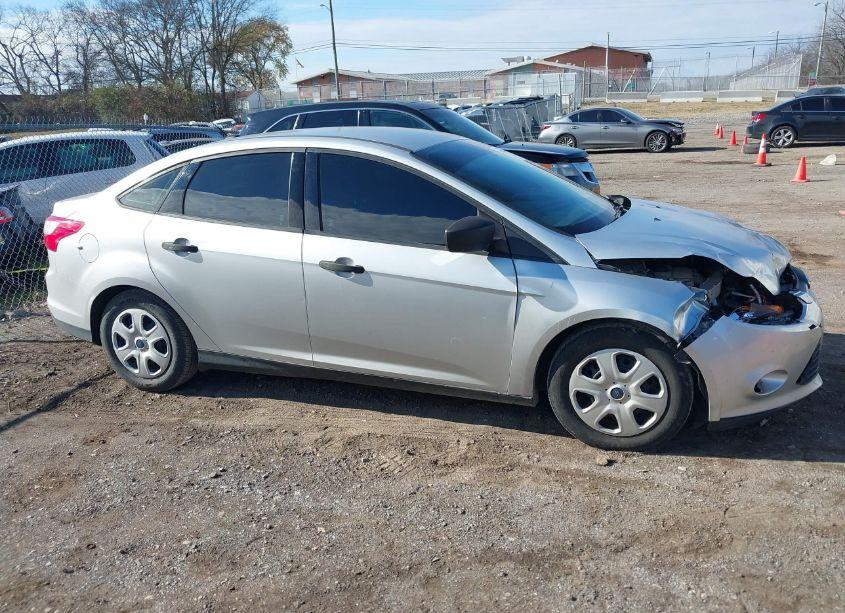 Photo 13 of 2013 Ford Focus S (VIN 1FADP3E28DL380420)