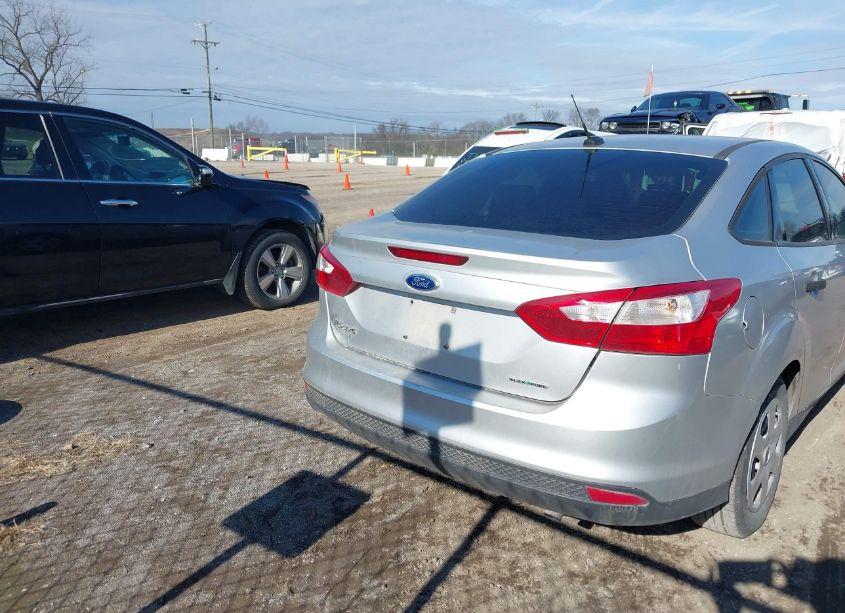 Photo 16 of 2013 Ford Focus S (VIN 1FADP3E28DL380420)