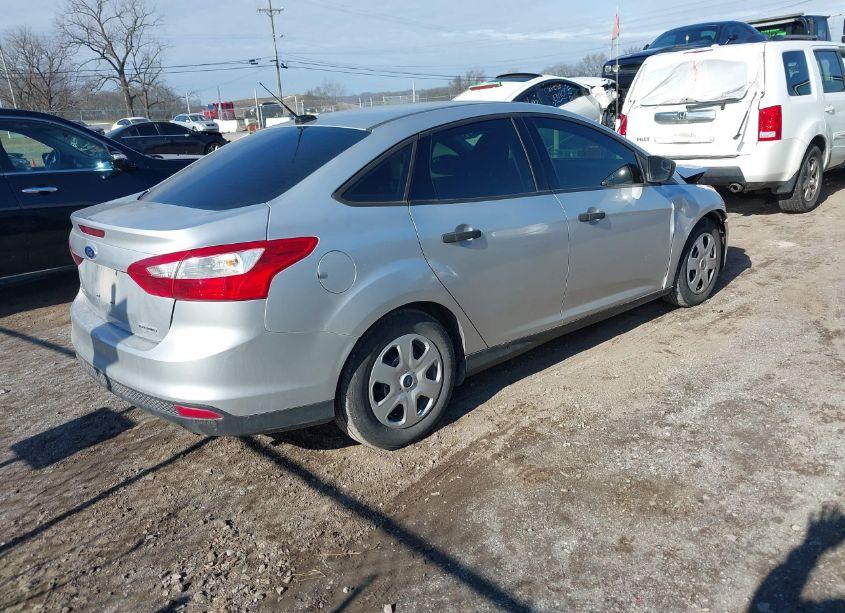 Photo 4 of 2013 Ford Focus S (VIN 1FADP3E28DL380420)