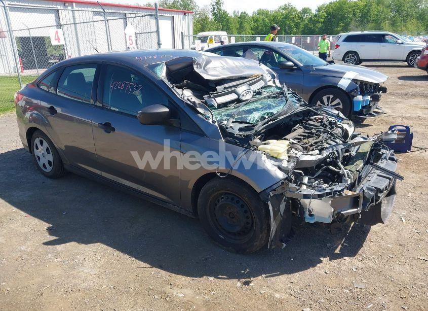 2014 Ford Focus S (VIN 1FADP3E28EL249313) main photo