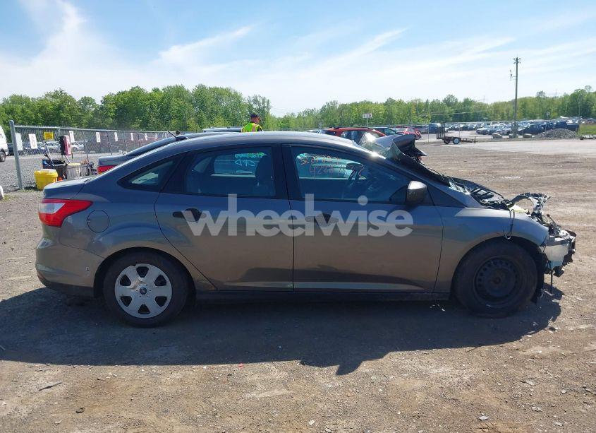 Photo 13 of 2014 Ford Focus S (VIN 1FADP3E28EL249313)