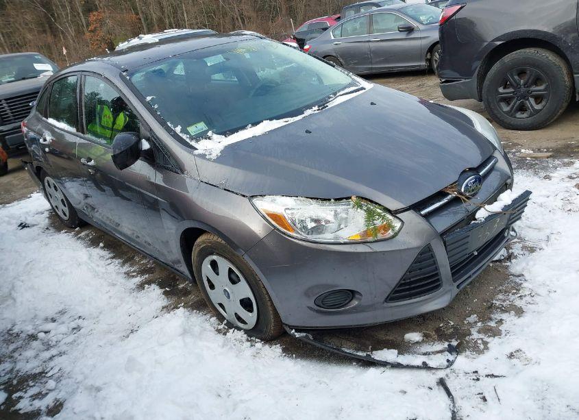 2014 Ford Focus S (VIN 1FADP3E28EL462391) main photo