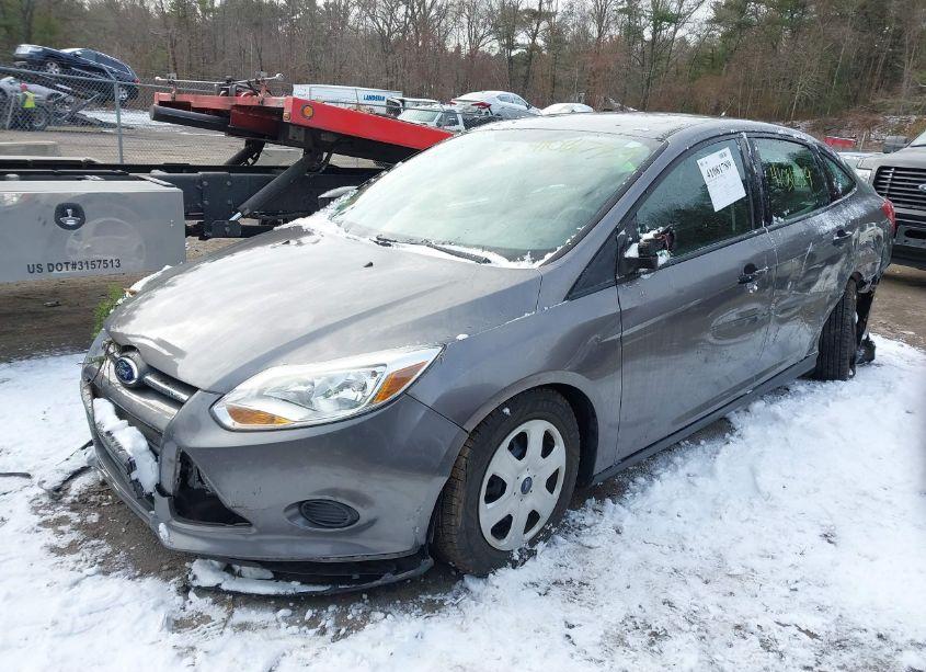 Photo 2 of 2014 Ford Focus S (VIN 1FADP3E28EL462391)
