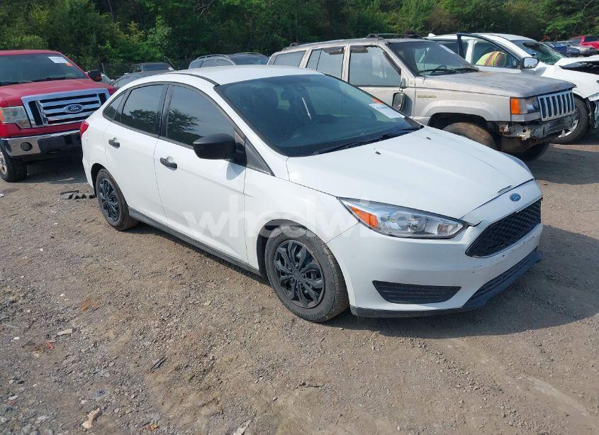 2015 Ford Focus S (VIN 1FADP3E28FL321466) main photo