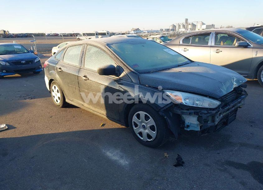 2015 Ford Focus S (VIN 1FADP3E28FL346299) main photo