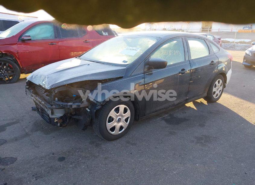 Photo 2 of 2015 Ford Focus S (VIN 1FADP3E28FL346299)