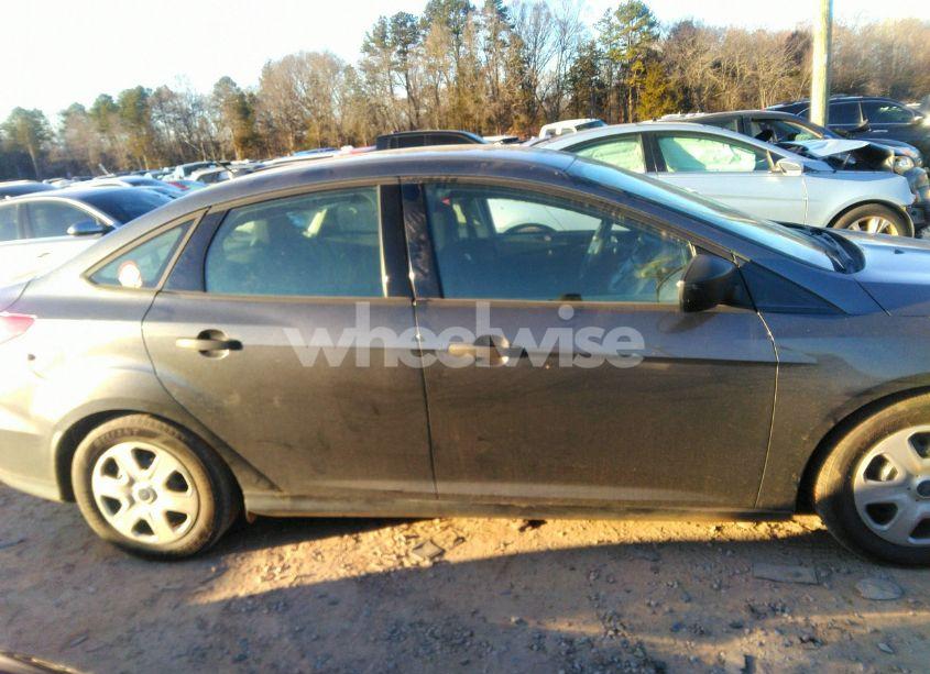 Photo 13 of 2016 Ford Focus S (VIN 1FADP3E28GL228447)