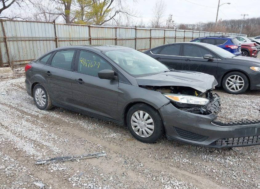 2016 Ford Focus S (VIN 1FADP3E28GL243224) main photo