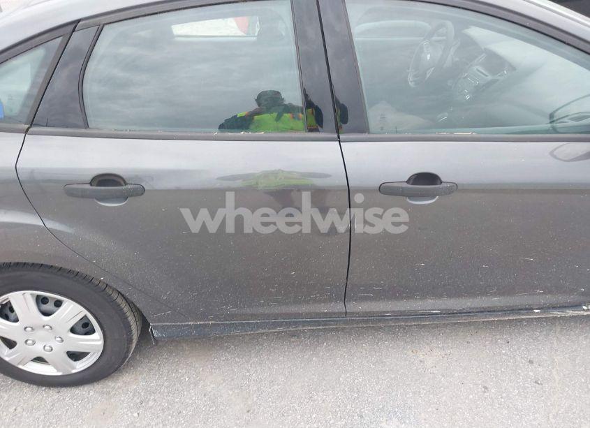 Photo 6 of 2016 Ford Focus S (VIN 1FADP3E28GL249623)