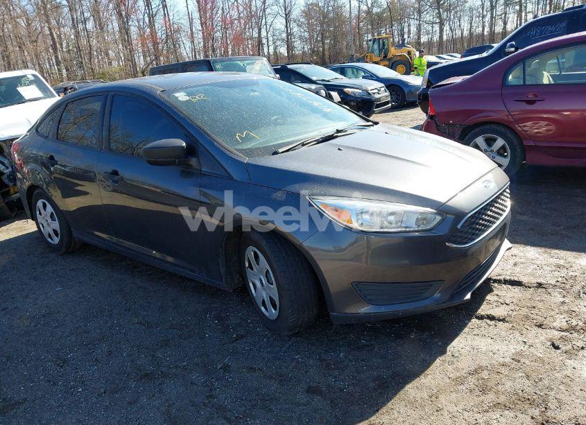 2016 Ford Focus S (VIN 1FADP3E28GL374167) main photo