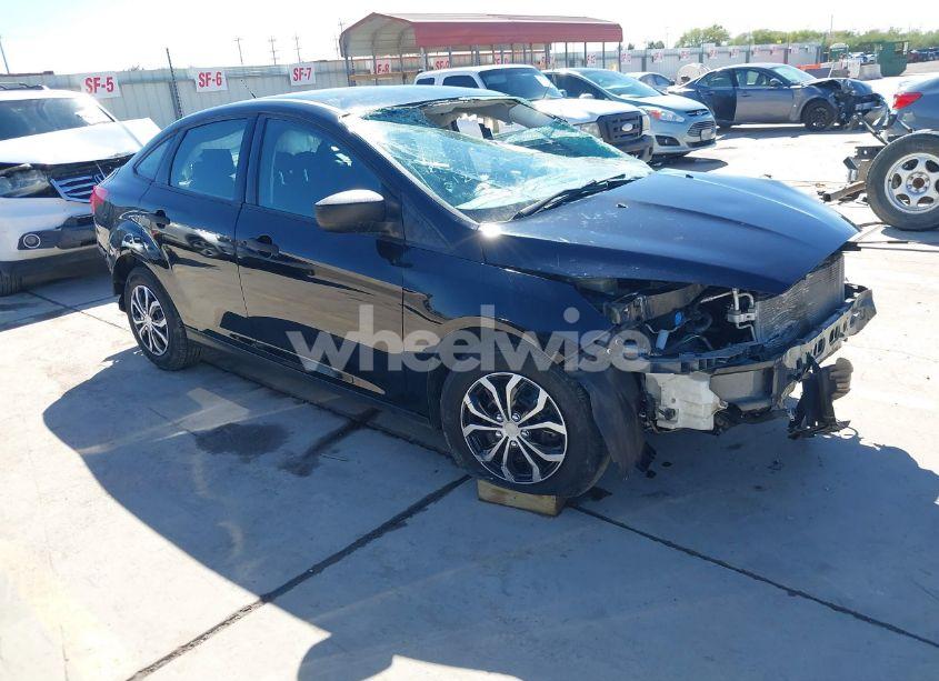 2017 Ford Focus S (VIN 1FADP3E28HL318702) main photo
