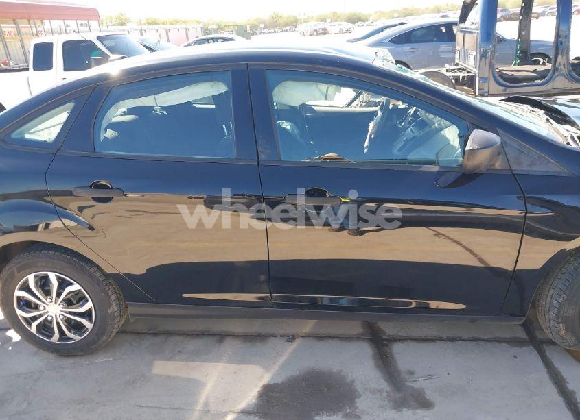 Photo 13 of 2017 Ford Focus S (VIN 1FADP3E28HL318702)