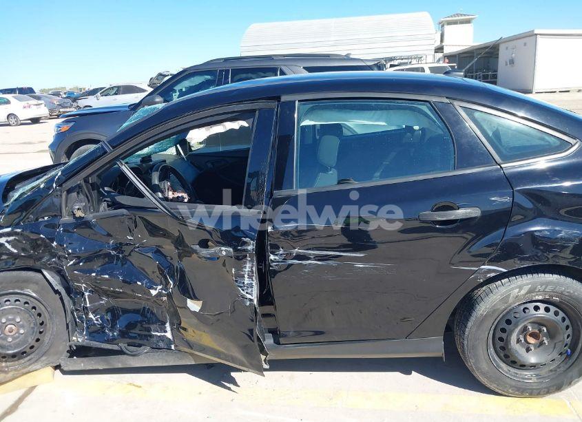 Photo 14 of 2017 Ford Focus S (VIN 1FADP3E28HL318702)