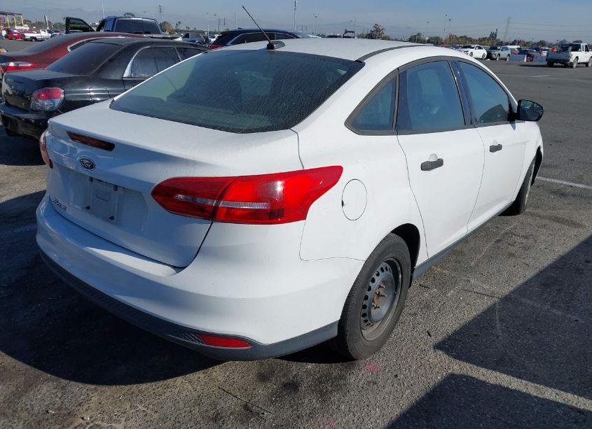 Photo 4 of 2018 Ford Focus S (VIN 1FADP3E28JL260595)