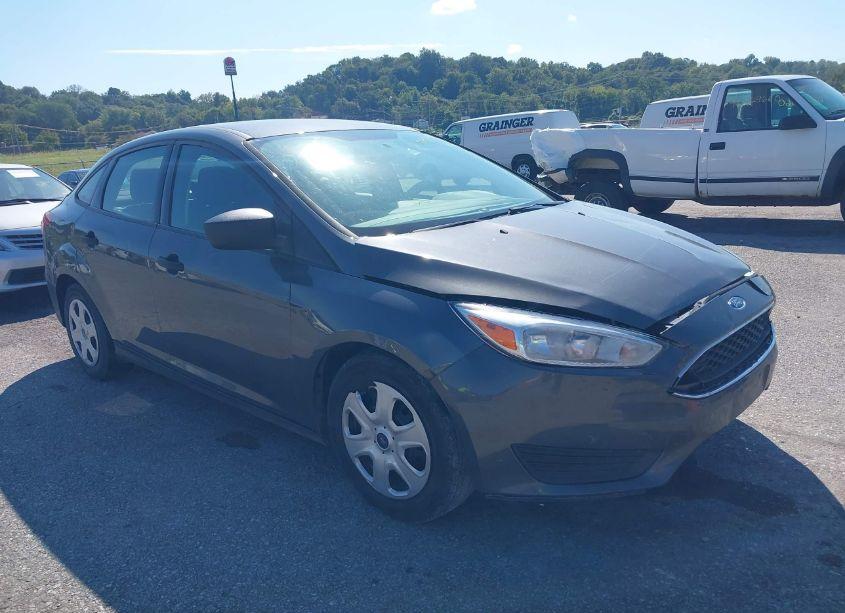 2018 Ford Focus S (VIN 1FADP3E28JL286517) main photo